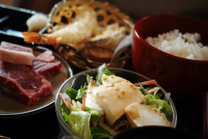 Could New School-Lunch Safety Rules Leave Japanese Municipalities Facing Expensive Upgrades?