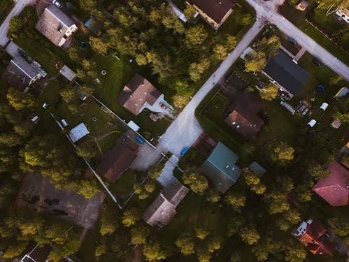 Douglas Elliman’s AI Overhaul Raises New Questions About the Future of Real Estate Agents
