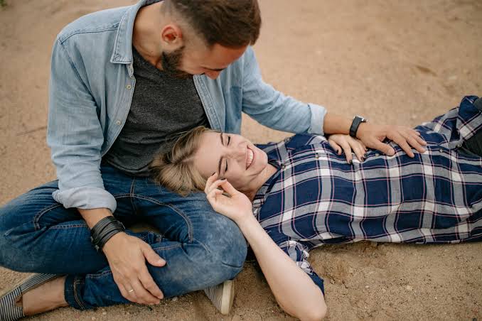 The Small Moments That Strengthen or Weaken a Relationship